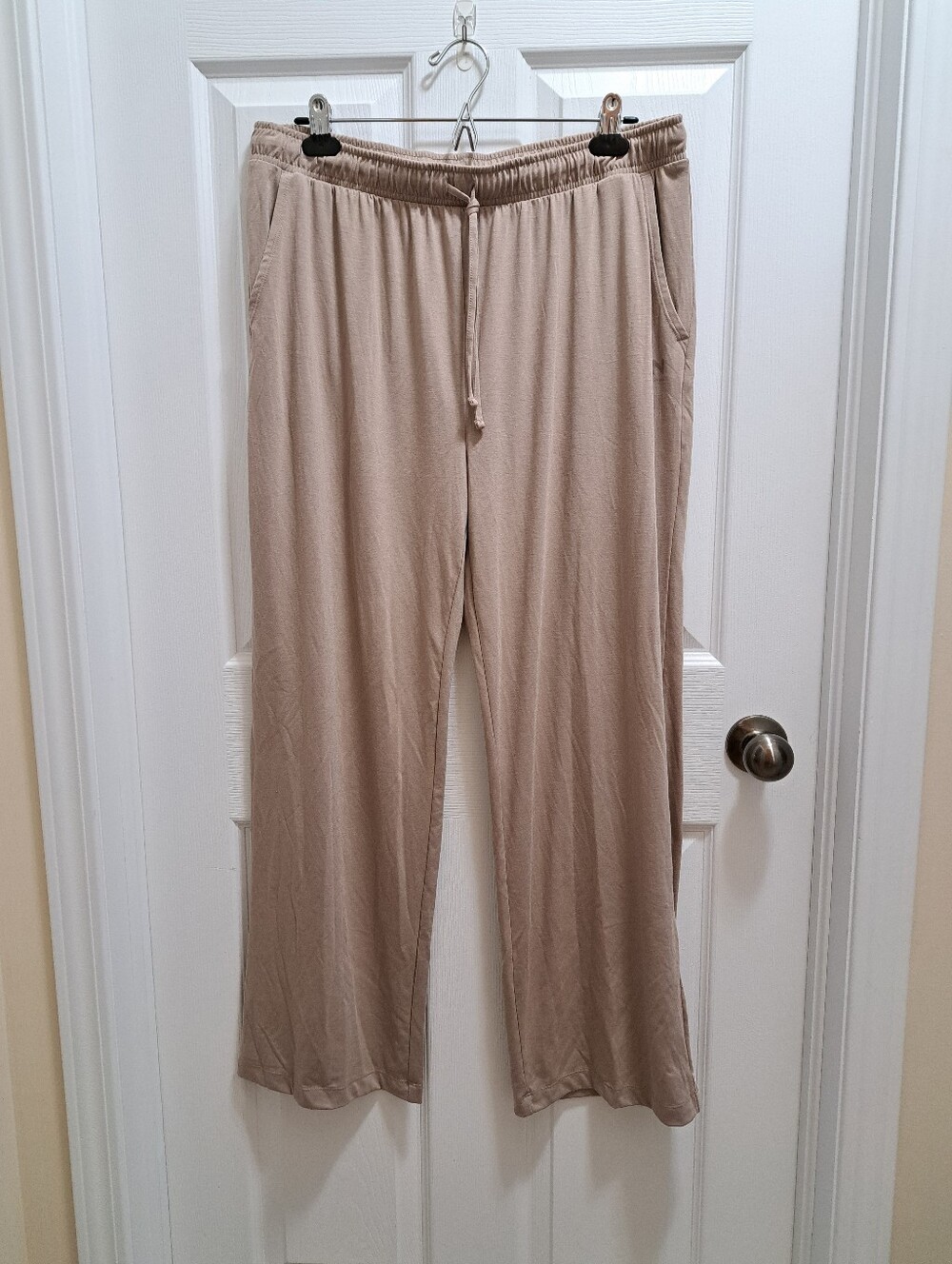 Natori Lounge Pants Size Large Taupe PJ Pants Casual Neutral Relaxed Flowy Light - Picture 5 of 12